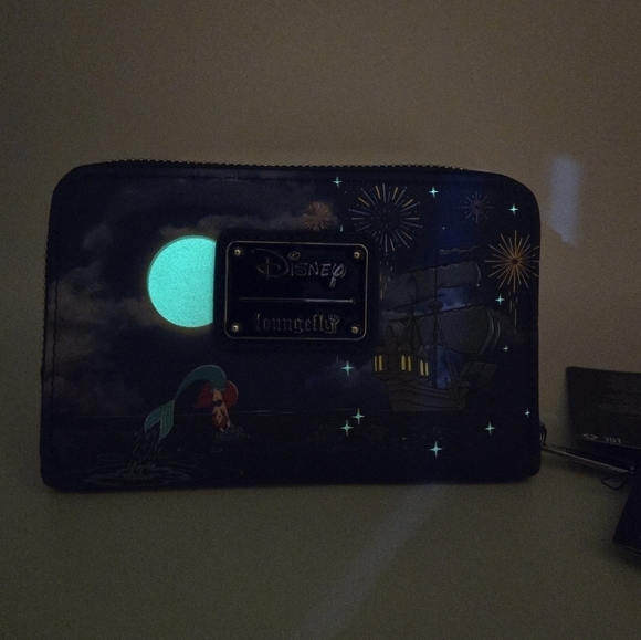Loungefly Disney The Little Mermaid Ariel Fireworks Glow In The Dark Wallet - Picture 7 of 11